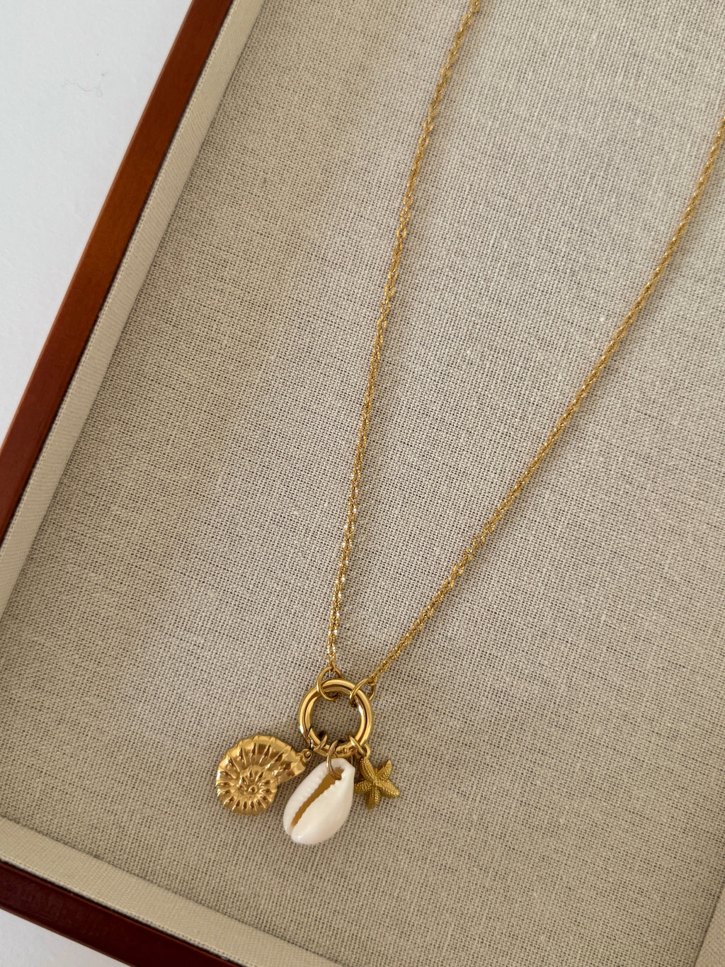 Goldene DIY Halskette mit Perlen und Charms wasserfest vergoldet