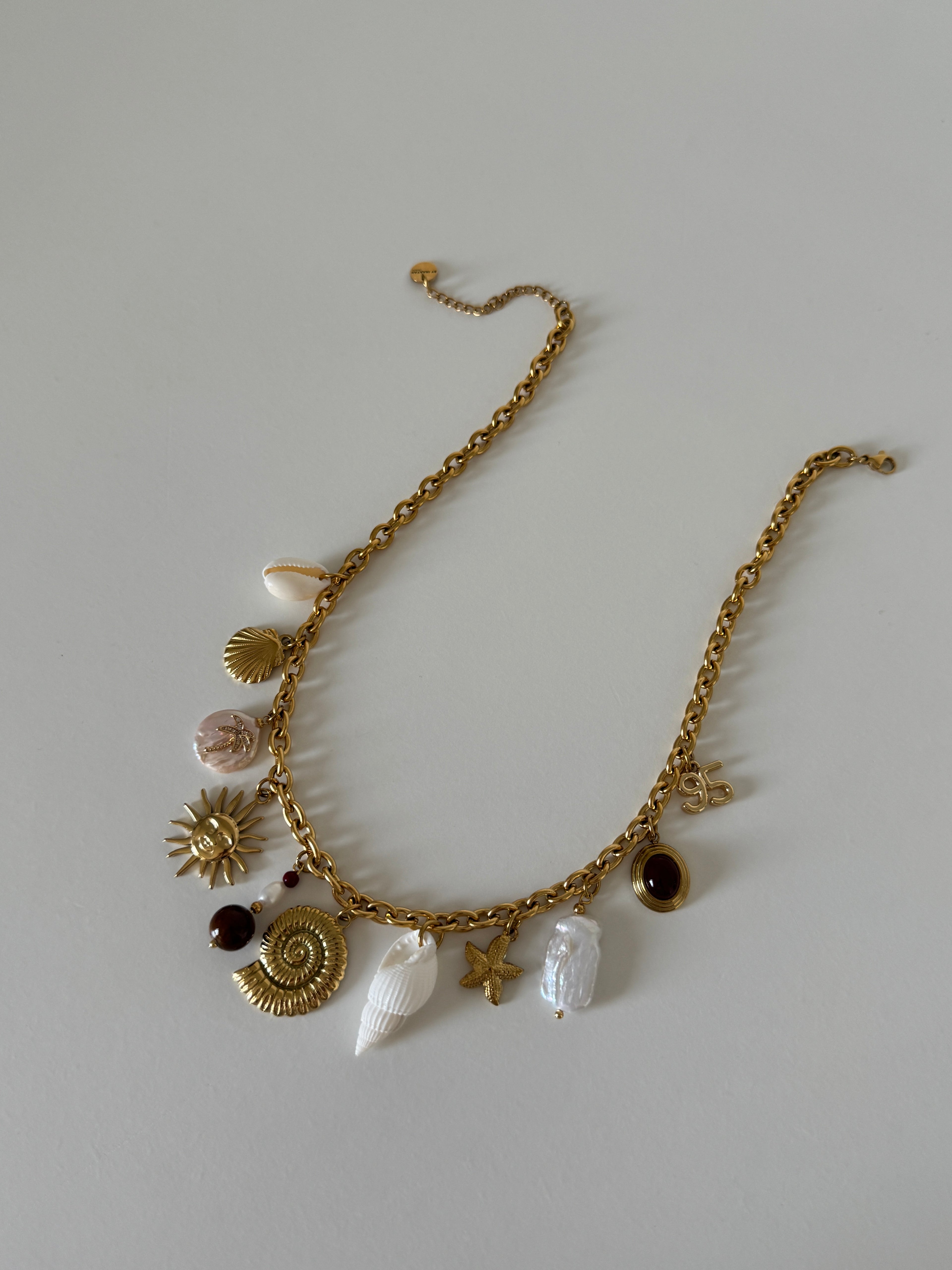 Wasserfeste Halskette mit Charms und Perlen vergoldet edelstahl