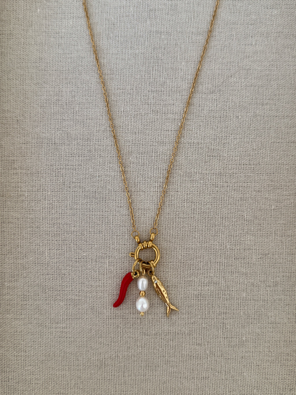 Goldene Wasserfeste Charm Halskette mit Süßwasserperlen 