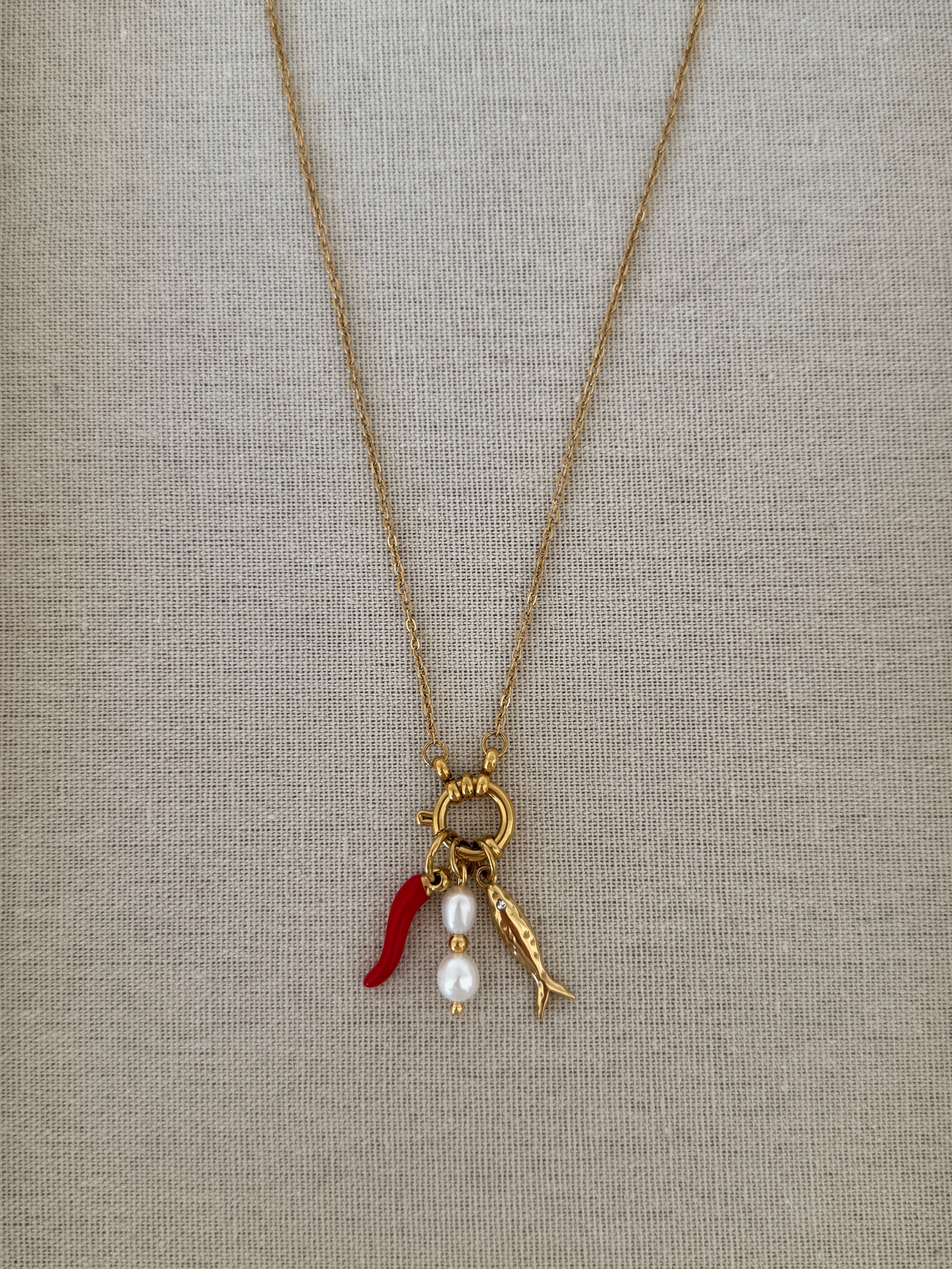 Goldene Wasserfeste Charm Halskette mit Süßwasserperlen 