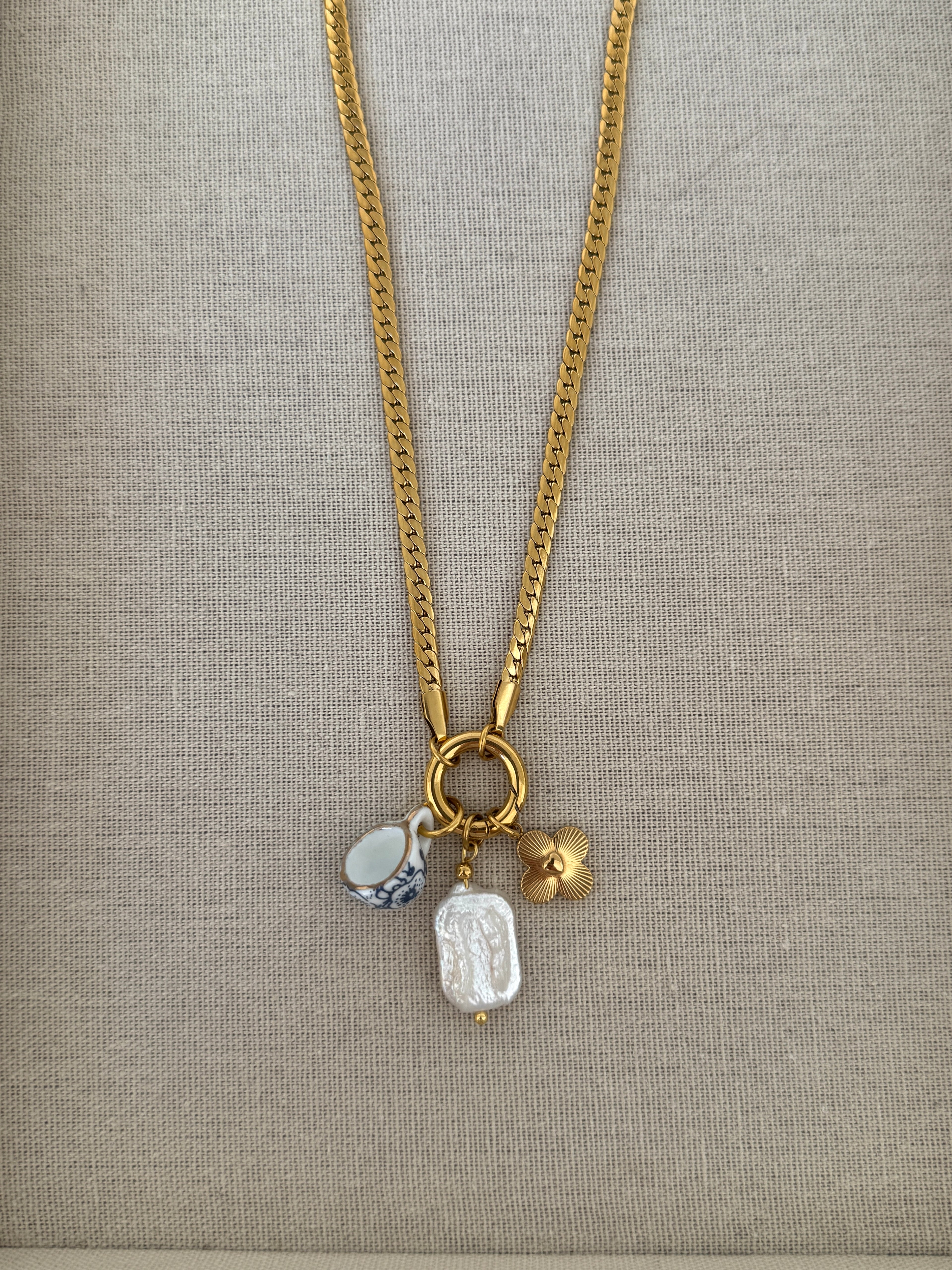 Goldene Halskette mit Charms und Süßwasserperlen wasserfest vergoldet edelstahl