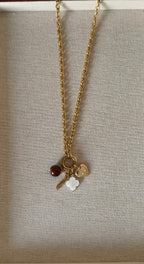 Goldene Halskette mit Charms und Perlen wasserfest vergoldet edelstahl